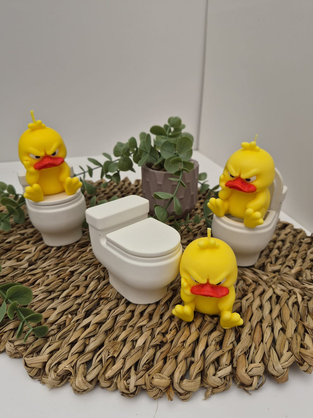 Vela decorativa PATITO ENFADADO WC